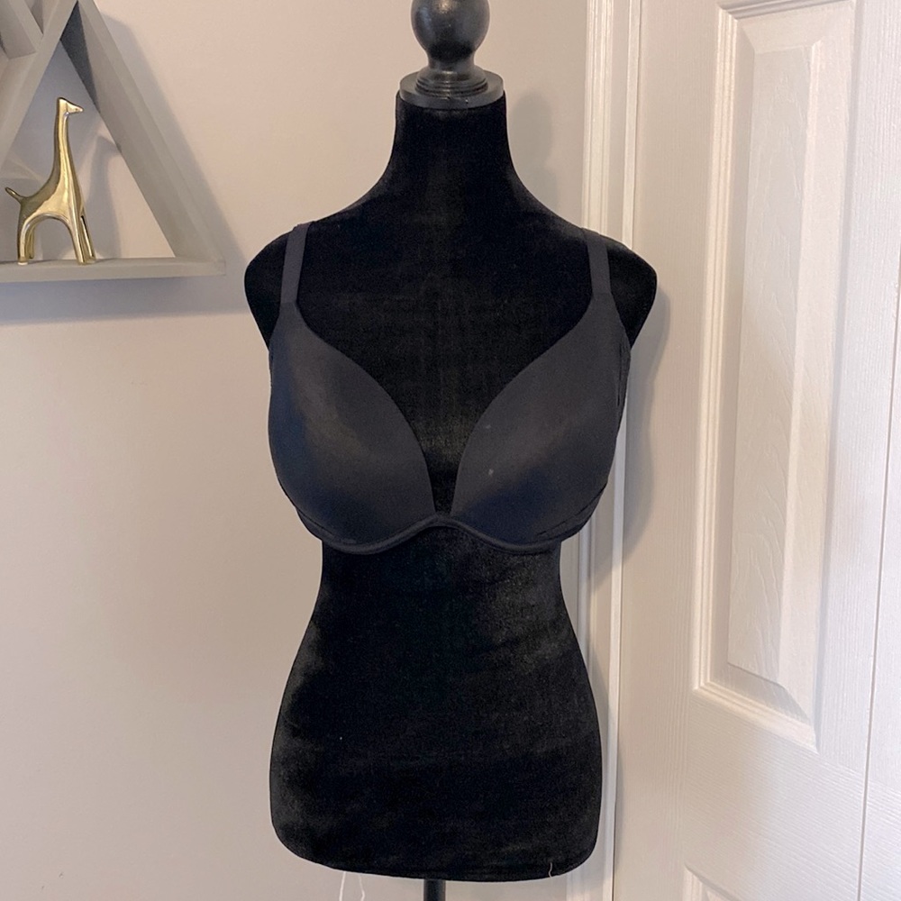 Lilyette Black Plunge 36DD (E) Bra with light padding. EUC, worn a few times